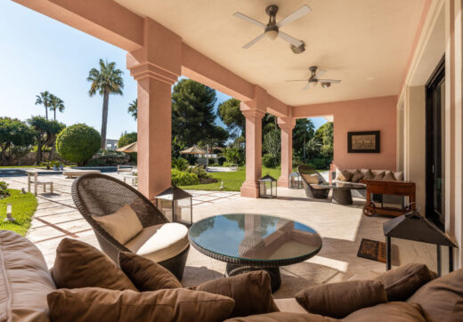 This exquisite property in Paraiso Barronal, Estepona, offers an unparalleled living experience.