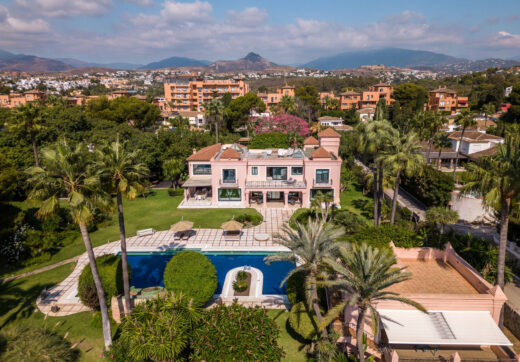 This exquisite property in Paraiso Barronal, Estepona, offers an unparalleled living experience.
