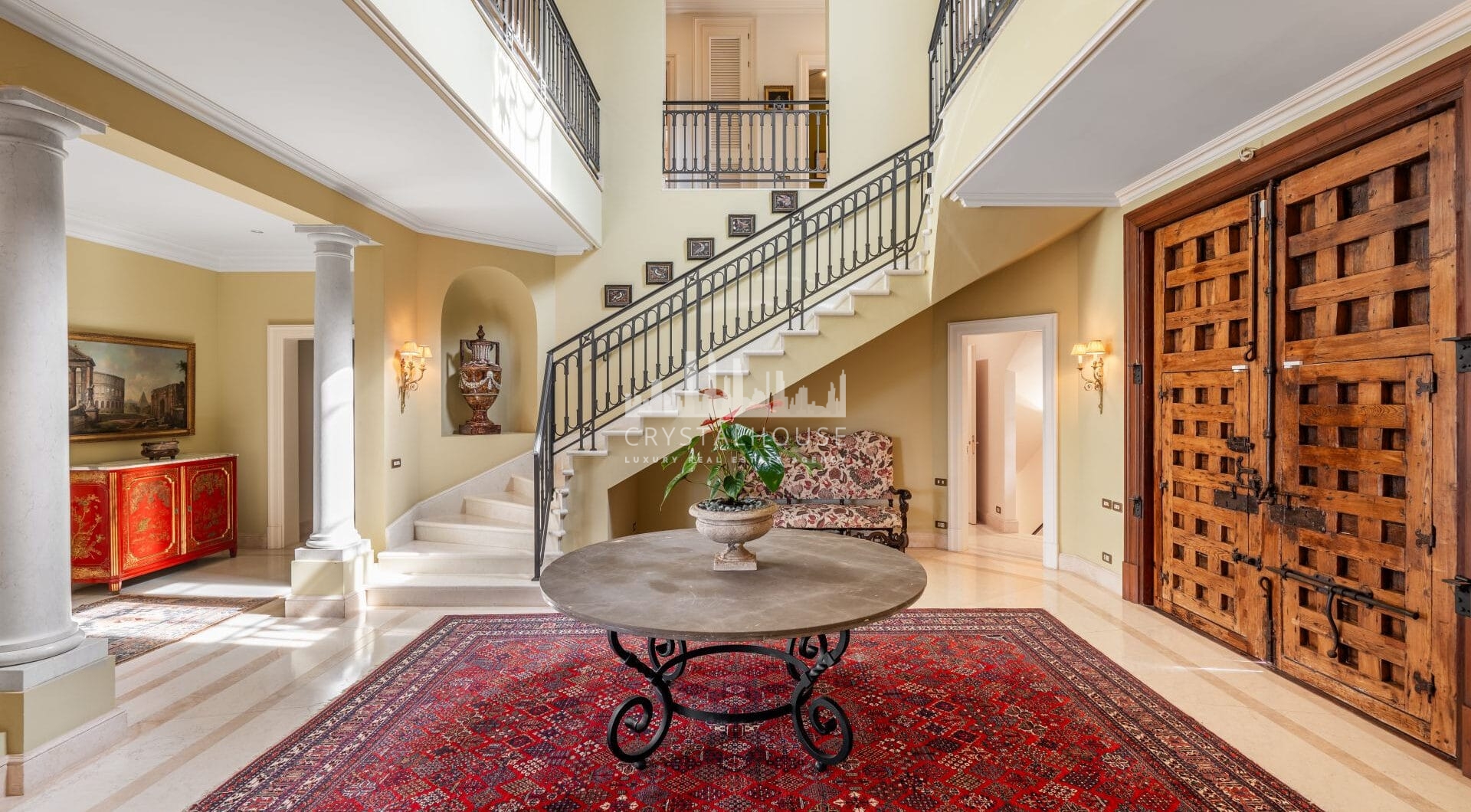 This 7-bedroom villa is located in Los Monteros, one of the most prestigious and sought-after urbanisations in Marbella East.