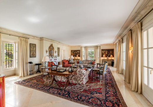 This 7-bedroom villa is located in Los Monteros, one of the most prestigious and sought-after urbanisations in Marbella East.