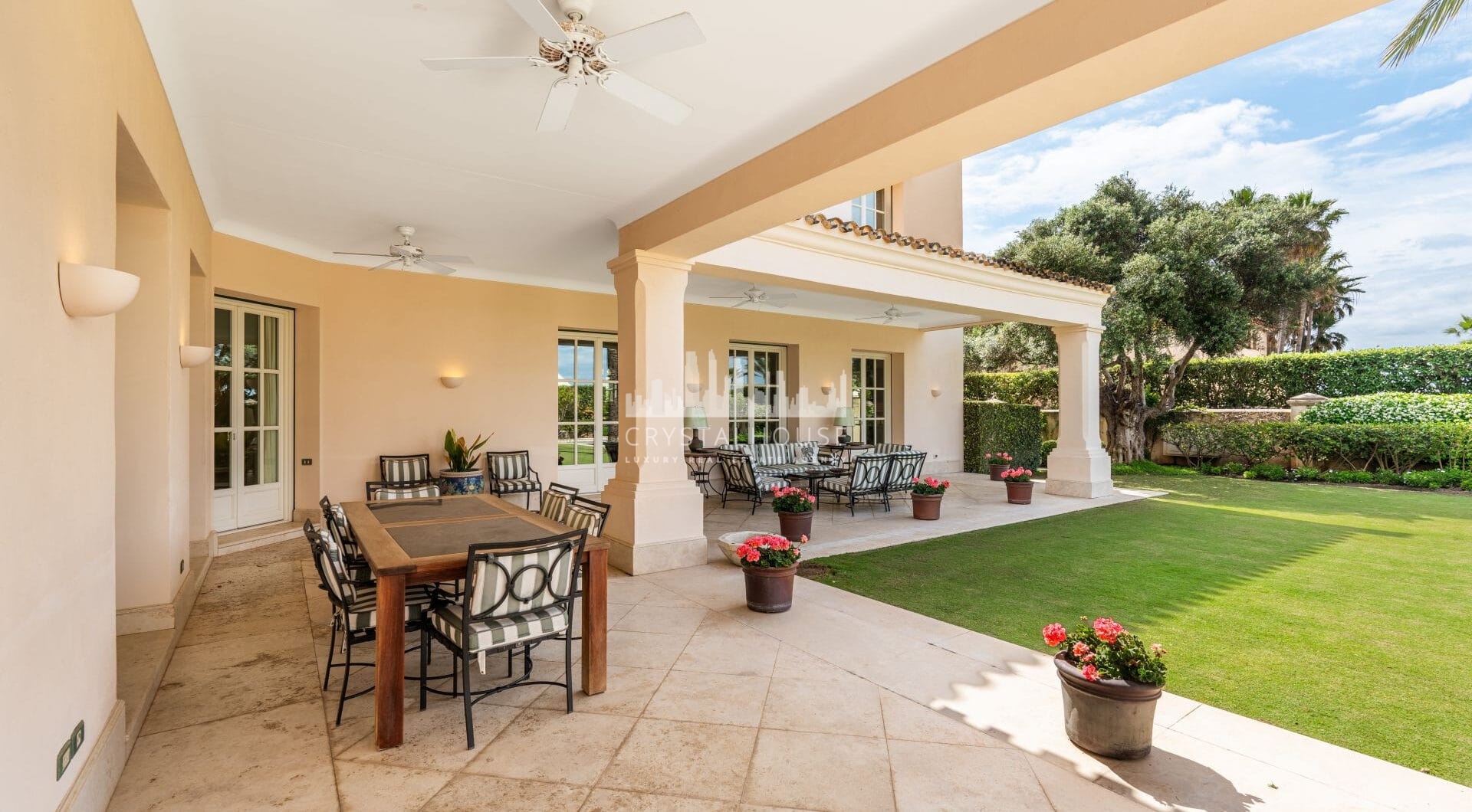 This 7-bedroom villa is located in Los Monteros, one of the most prestigious and sought-after urbanisations in Marbella East.