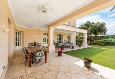 This 7-bedroom villa is located in Los Monteros, one of the most prestigious and sought-after urbanisations in Marbella East.