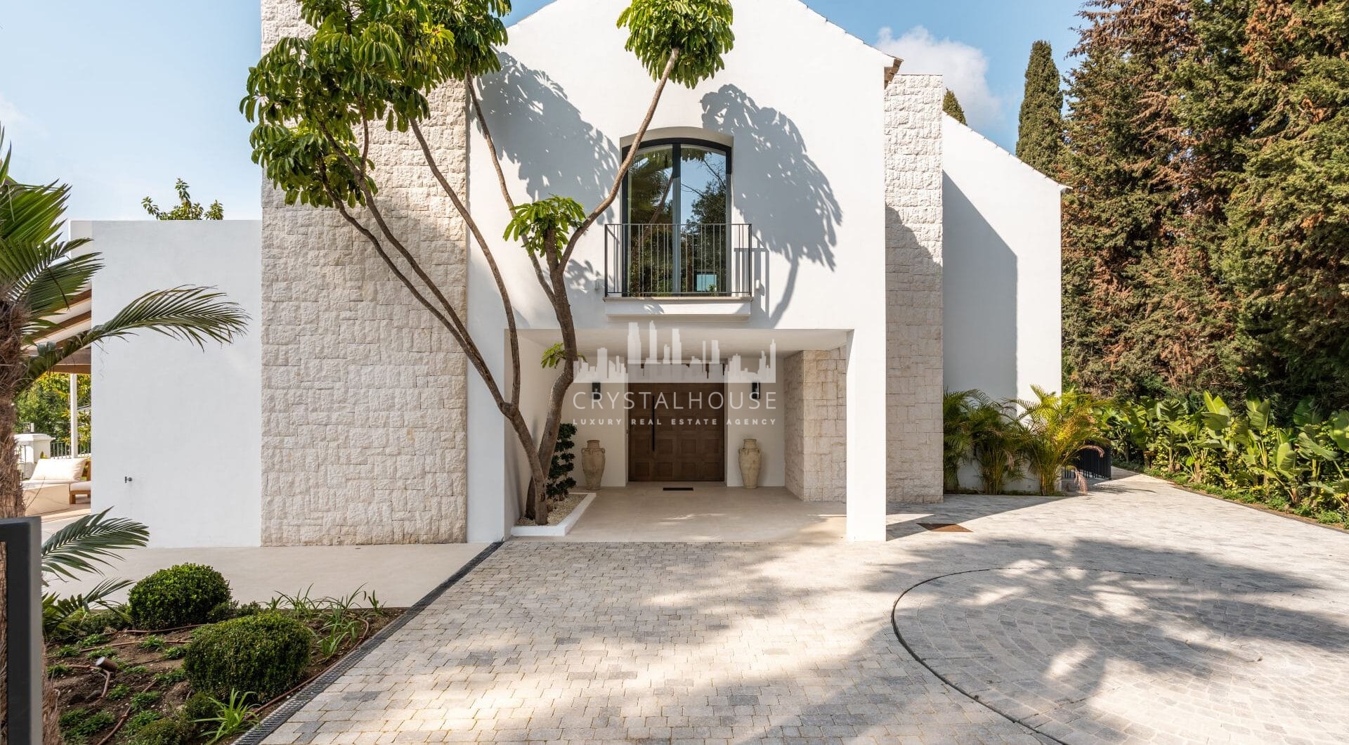Villa Las Palmeras is a home that combines modern features with traditional details, creating a warm and inviting atmosphere.