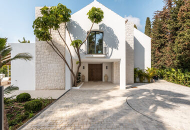 Villa Las Palmeras is a home that combines modern features with traditional details, creating a warm and inviting atmosphere.