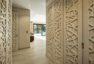 This villa is a home that harmonizes luxury with practicality, offering an unparalleled lifestyle in the sought-after area of Nueva Andalucía.
