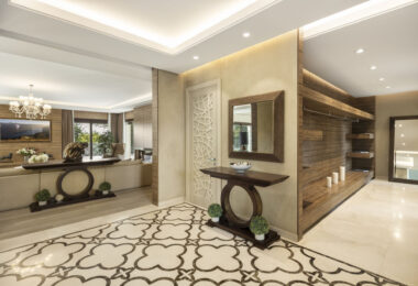 This villa is a home that harmonizes luxury with practicality, offering an unparalleled lifestyle in the sought-after area of Nueva Andalucía.