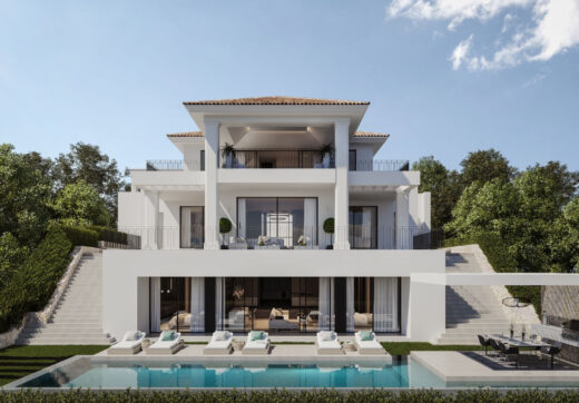 In the heart of the prestigious El Herrojo Alto community lies a villa that beautifully combines traditional Andalusian elegance with modern luxury.