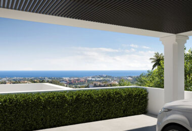 In the heart of the prestigious El Herrojo Alto community lies a villa that beautifully combines traditional Andalusian elegance with modern luxury.