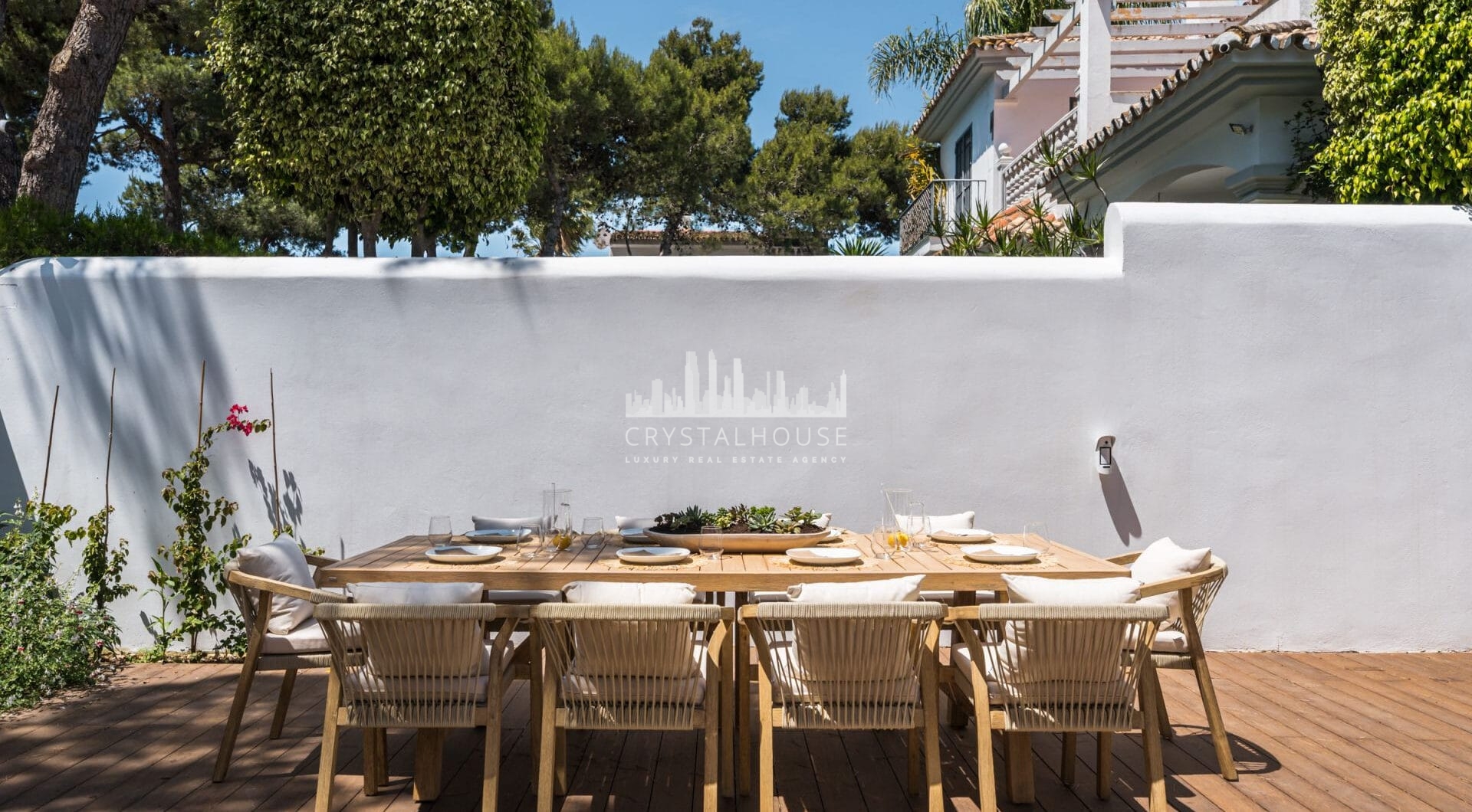 Casa Los Momentos is a refined and spacious 6-bedroom villa for sale located in the highly desirable Altos del Rodeo residential enclave, within Nueva Andalucia, just minutes from Puerto Banús and Marbella’s top amenities.