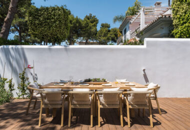 Casa Los Momentos is a refined and spacious 6-bedroom villa for sale located in the highly desirable Altos del Rodeo residential enclave, within Nueva Andalucia, just minutes from Puerto Banús and Marbella’s top amenities.