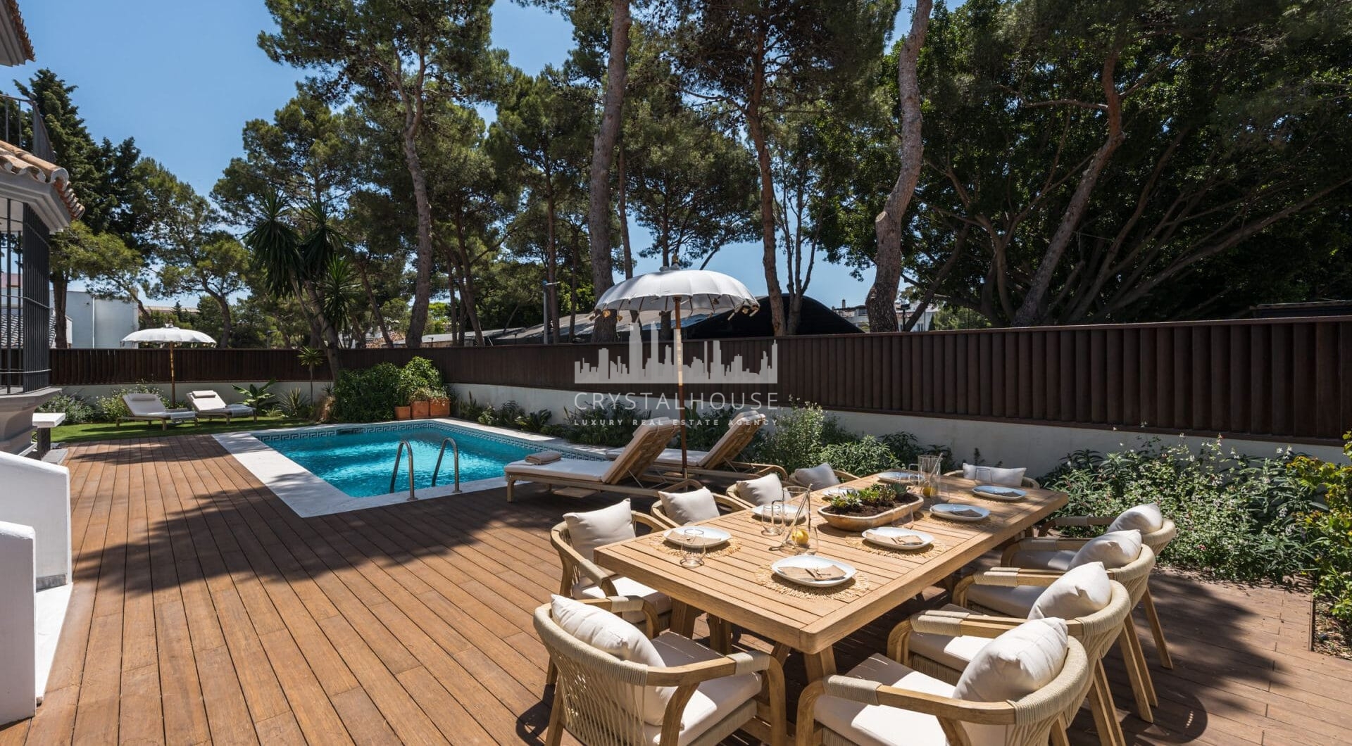 Casa Los Momentos is a refined and spacious 6-bedroom villa for sale located in the highly desirable Altos del Rodeo residential enclave, within Nueva Andalucia, just minutes from Puerto Banús and Marbella’s top amenities.