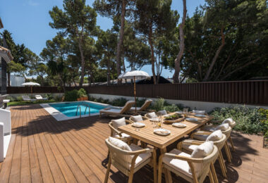 Casa Los Momentos is a refined and spacious 6-bedroom villa for sale located in the highly desirable Altos del Rodeo residential enclave, within Nueva Andalucia, just minutes from Puerto Banús and Marbella’s top amenities.