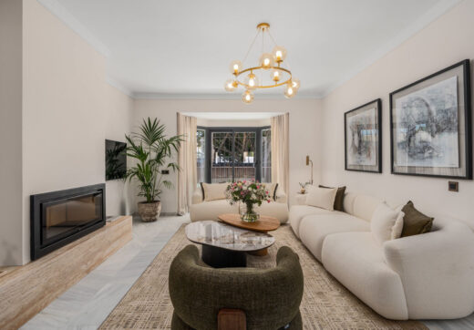 Casa Los Momentos is a refined and spacious 6-bedroom villa for sale located in the highly desirable Altos del Rodeo residential enclave, within Nueva Andalucia, just minutes from Puerto Banús and Marbella’s top amenities.