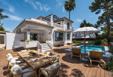 Casa Los Momentos is a refined and spacious 6-bedroom villa for sale located in the highly desirable Altos del Rodeo residential enclave, within Nueva Andalucia, just minutes from Puerto Banús and Marbella’s top amenities.