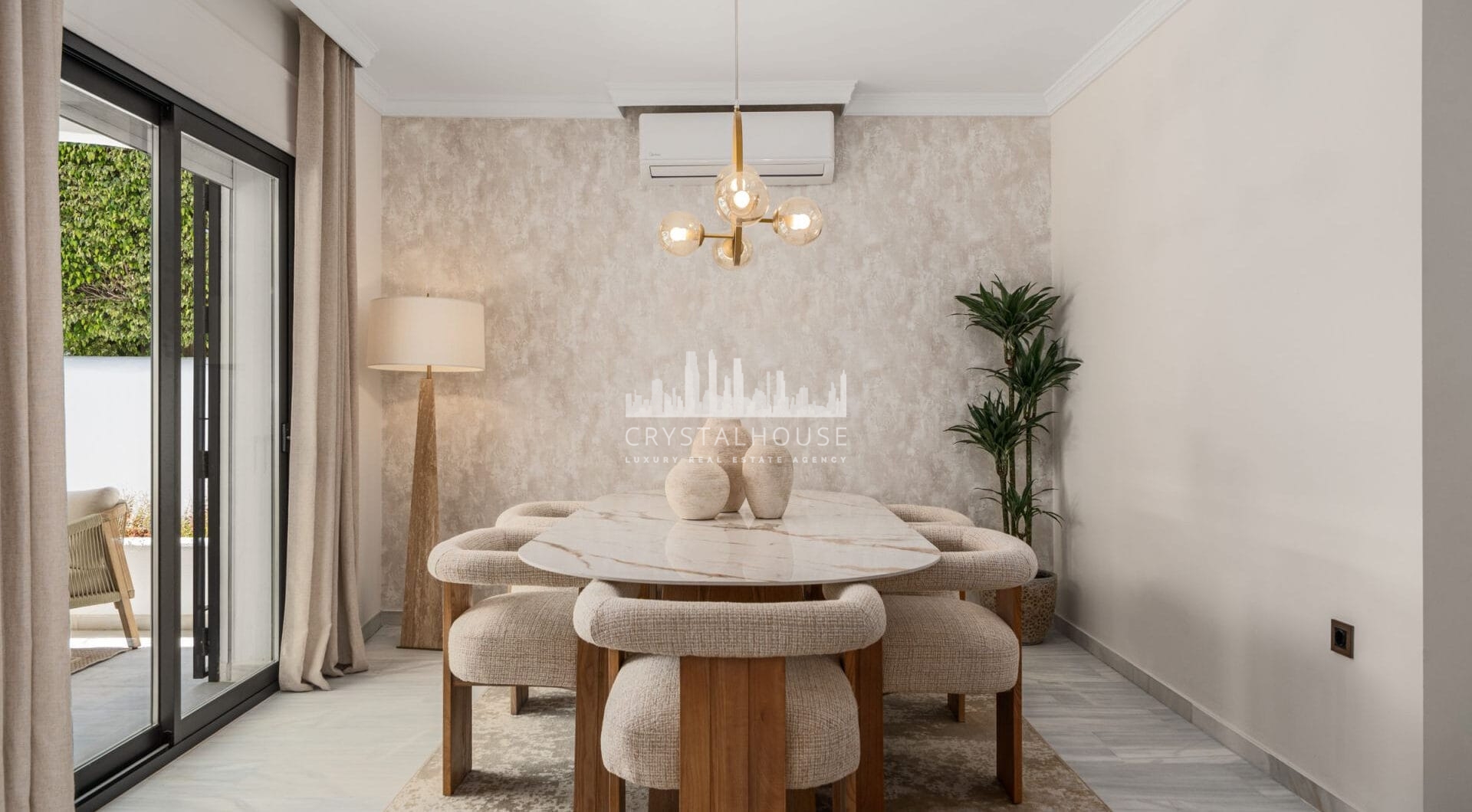 Casa Los Momentos is a refined and spacious 6-bedroom villa for sale located in the highly desirable Altos del Rodeo residential enclave, within Nueva Andalucia, just minutes from Puerto Banús and Marbella’s top amenities.