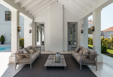 Villa Valora is an exceptional villa for sale within La Cerquilla, an esteemed neighborhood in Nueva Andalucía’s renowned Golf Valley.