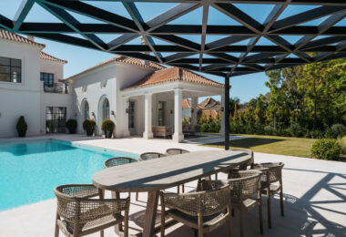 Villa Valora is an exceptional villa for sale within La Cerquilla, an esteemed neighborhood in Nueva Andalucía’s renowned Golf Valley.