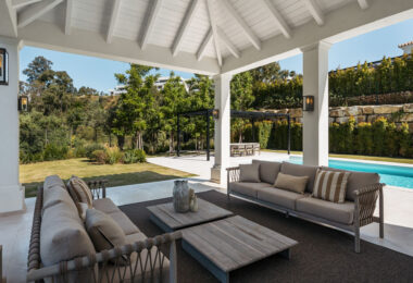 Villa Valora is an exceptional villa for sale within La Cerquilla, an esteemed neighborhood in Nueva Andalucía’s renowned Golf Valley.