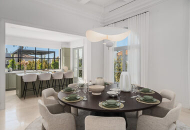 Villa Valora is an exceptional villa for sale within La Cerquilla, an esteemed neighborhood in Nueva Andalucía’s renowned Golf Valley.