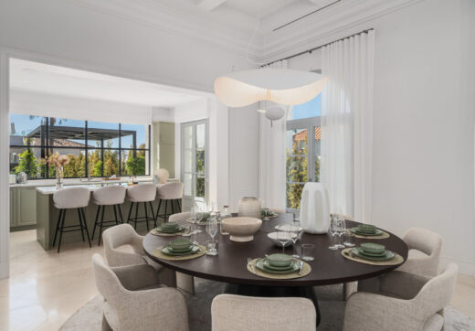 Villa Valora is an exceptional villa for sale within La Cerquilla, an esteemed neighborhood in Nueva Andalucía’s renowned Golf Valley.