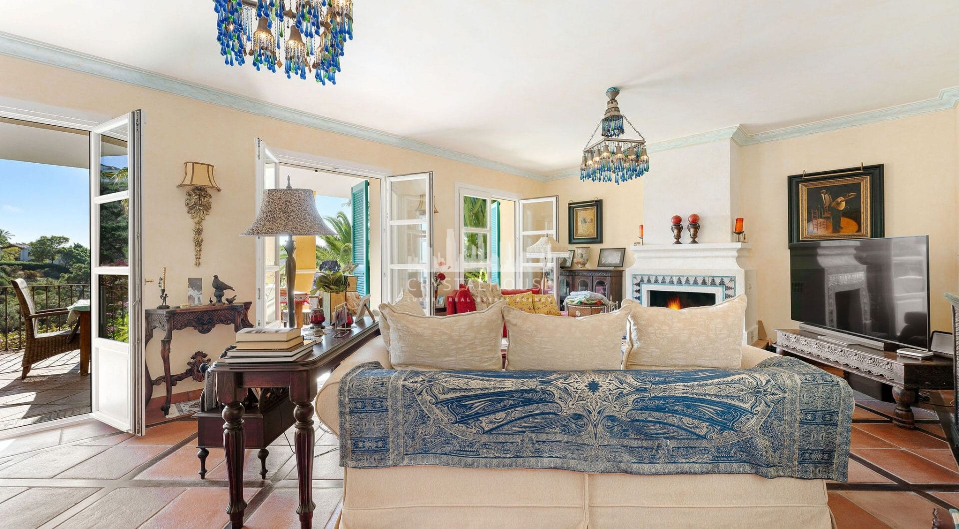 Experience the unique blend of traditional Andalusian charm and luxury at La Solea, an exquisitely designed villa located in the prestigious and gated El Madroñal community in Benahavís.