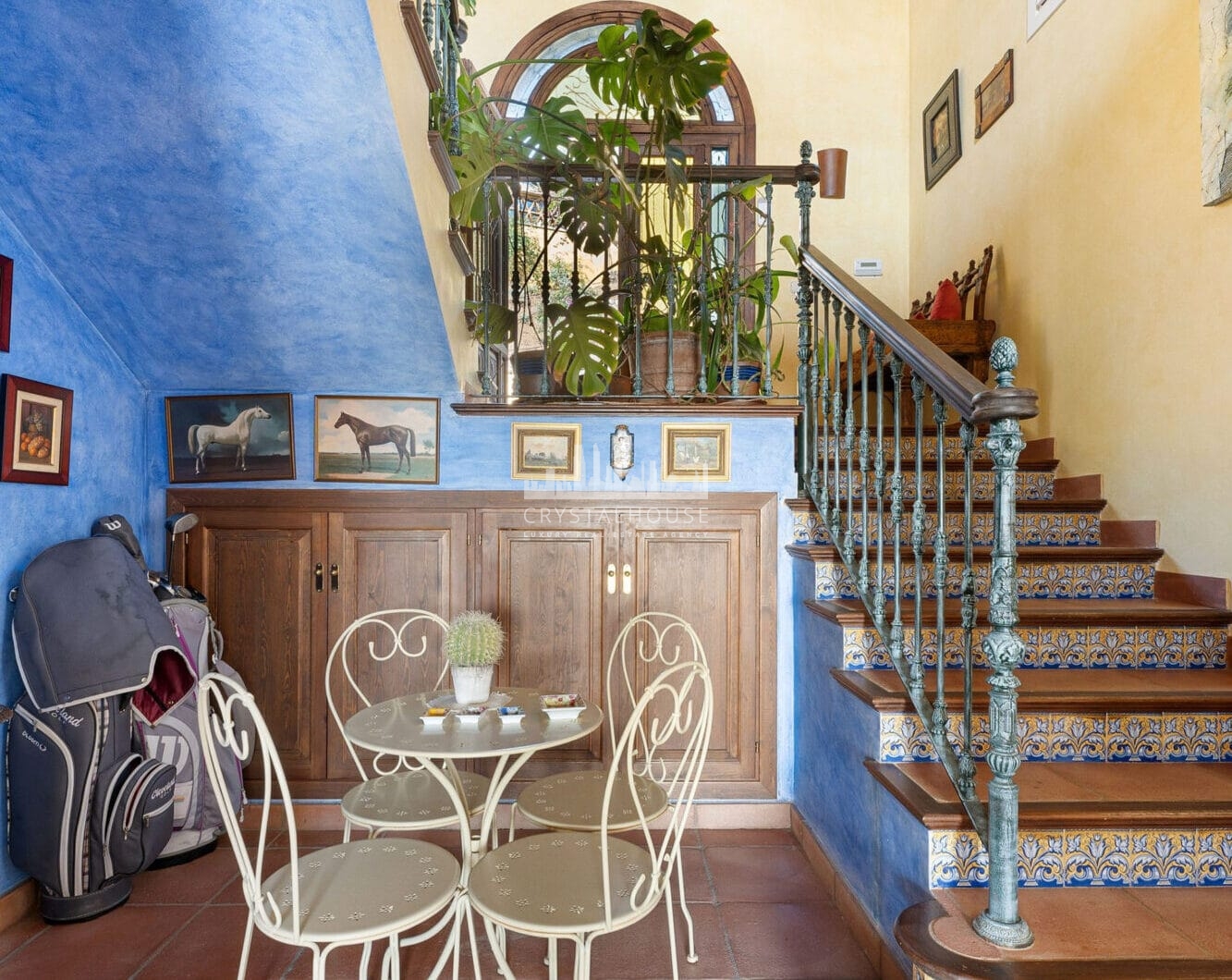 Experience the unique blend of traditional Andalusian charm and luxury at La Solea, an exquisitely designed villa located in the prestigious and gated El Madroñal community in Benahavís.