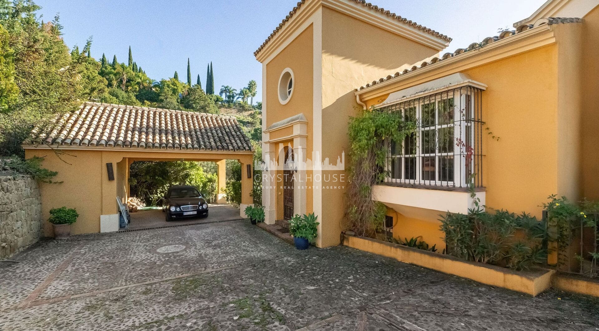 Experience the unique blend of traditional Andalusian charm and luxury at La Solea, an exquisitely designed villa located in the prestigious and gated El Madroñal community in Benahavís.