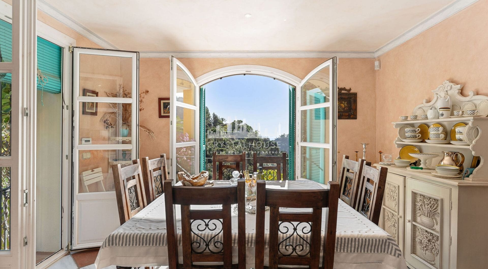 Experience the unique blend of traditional Andalusian charm and luxury at La Solea, an exquisitely designed villa located in the prestigious and gated El Madroñal community in Benahavís.