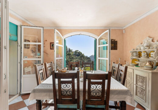 Experience the unique blend of traditional Andalusian charm and luxury at La Solea, an exquisitely designed villa located in the prestigious and gated El Madroñal community in Benahavís.