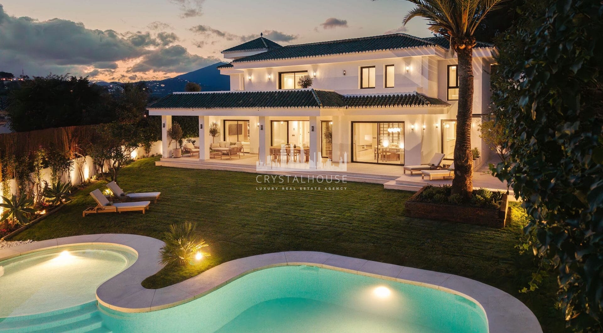 Welcome to Perla Verde, a splendid villa for sale in the prestigious Atalaya de Rio Verde urbanization, just moments from the vibrant center of Marbella.