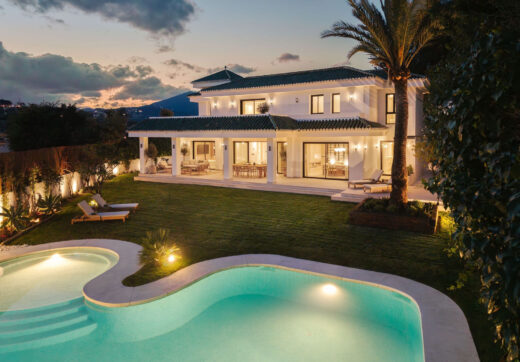 Welcome to Perla Verde, a splendid villa for sale in the prestigious Atalaya de Rio Verde urbanization, just moments from the vibrant center of Marbella.