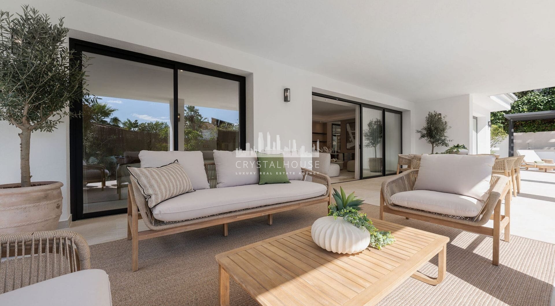 Welcome to Perla Verde, a splendid villa for sale in the prestigious Atalaya de Rio Verde urbanization, just moments from the vibrant center of Marbella.