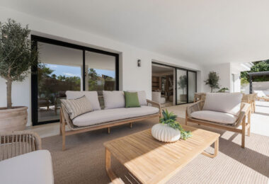 Welcome to Perla Verde, a splendid villa for sale in the prestigious Atalaya de Rio Verde urbanization, just moments from the vibrant center of Marbella.