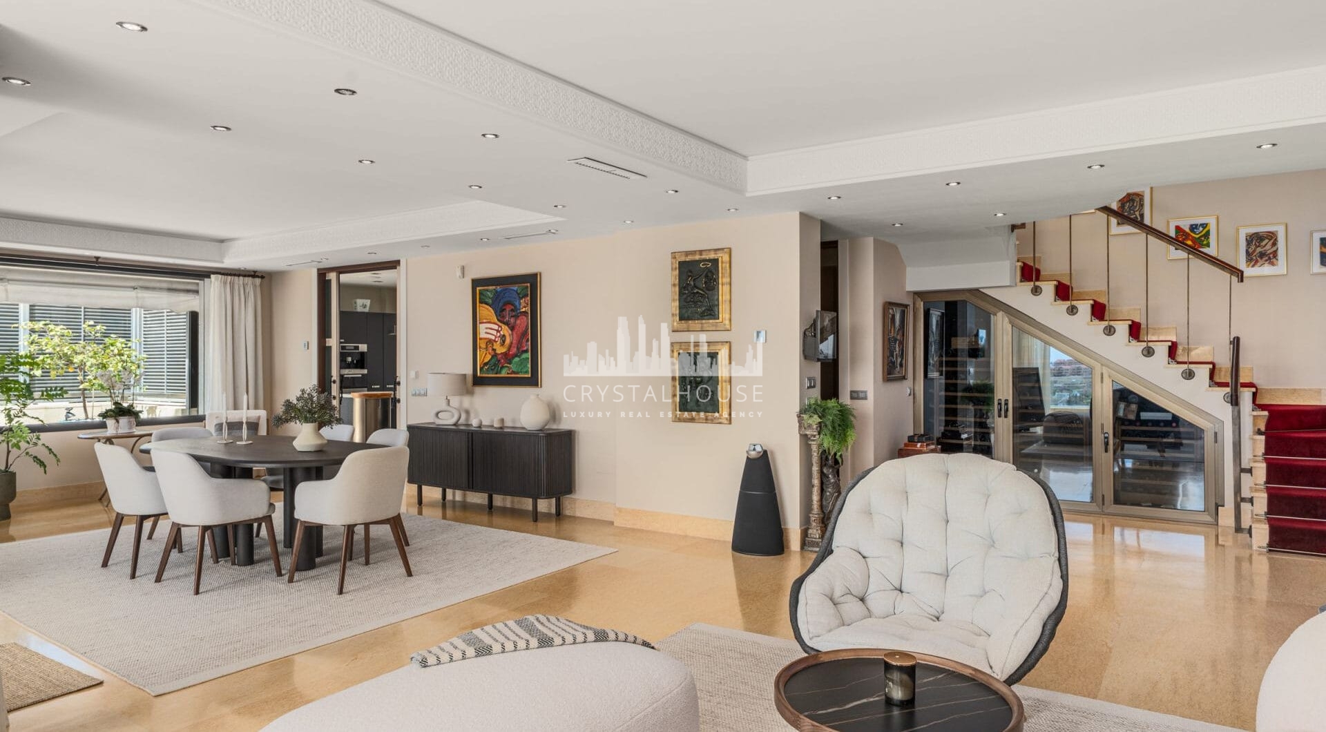 This expansive duplex penthouse is located within the prestigious Los Arrayanes residential complex, in the peaceful and elevated Supermanzana JKL area of Nueva Andalucía.