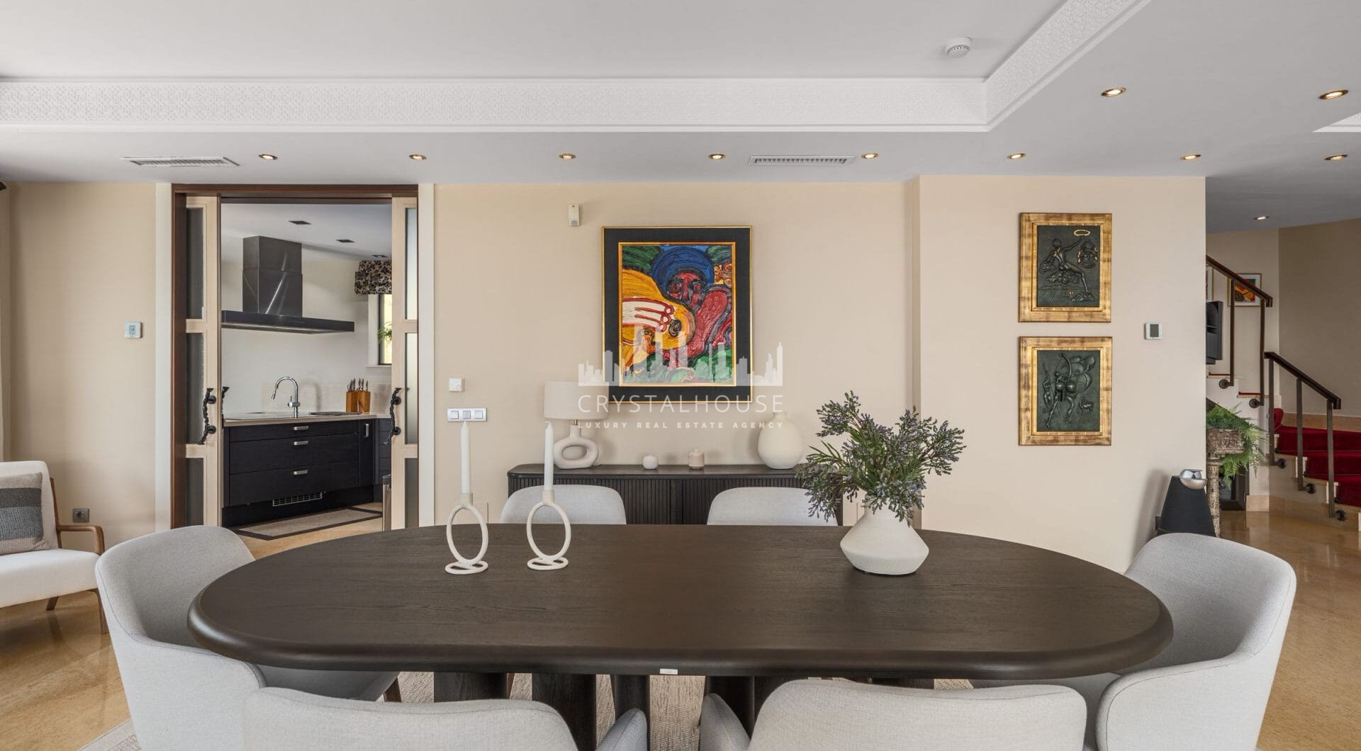This expansive duplex penthouse is located within the prestigious Los Arrayanes residential complex, in the peaceful and elevated Supermanzana JKL area of Nueva Andalucía.