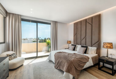 This elegant 4-bedroom villa for sale in Paraiso Alto, Benahavis, offers a beautifully designed modern retreat inspired by Mediterranean architecture.