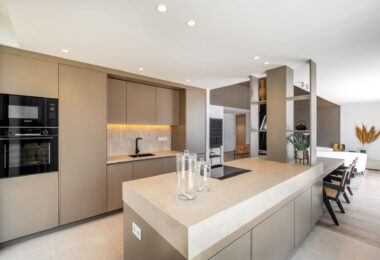 This elegant 4-bedroom villa for sale in Paraiso Alto, Benahavis, offers a beautifully designed modern retreat inspired by Mediterranean architecture.