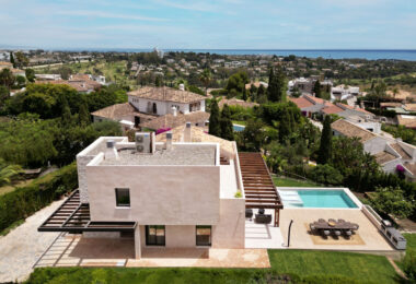 This elegant 4-bedroom villa for sale in Paraiso Alto, Benahavis, offers a beautifully designed modern retreat inspired by Mediterranean architecture.