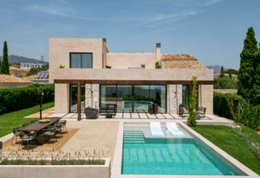 This elegant 4-bedroom villa for sale in Paraiso Alto, Benahavis, offers a beautifully designed modern retreat inspired by Mediterranean architecture.