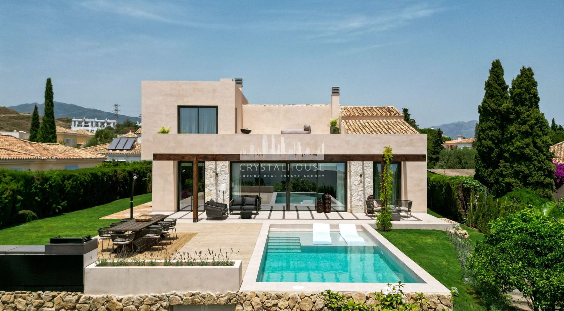 This elegant 4-bedroom villa for sale in Paraiso Alto, Benahavis, offers a beautifully designed modern retreat inspired by Mediterranean architecture.