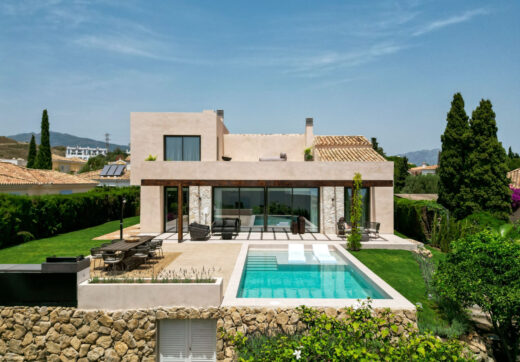 This elegant 4-bedroom villa for sale in Paraiso Alto, Benahavis, offers a beautifully designed modern retreat inspired by Mediterranean architecture.