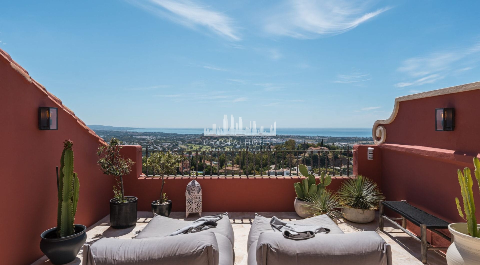 Penthouse Halcon presents a rare opportunity to enjoy sophisticated hillside living in one of Benahavís’ most desirable residential communities.
