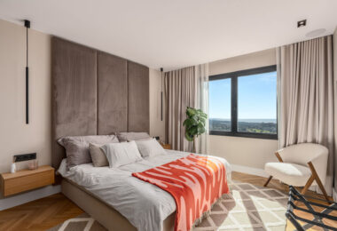 Penthouse Halcon presents a rare opportunity to enjoy sophisticated hillside living in one of Benahavís’ most desirable residential communities.