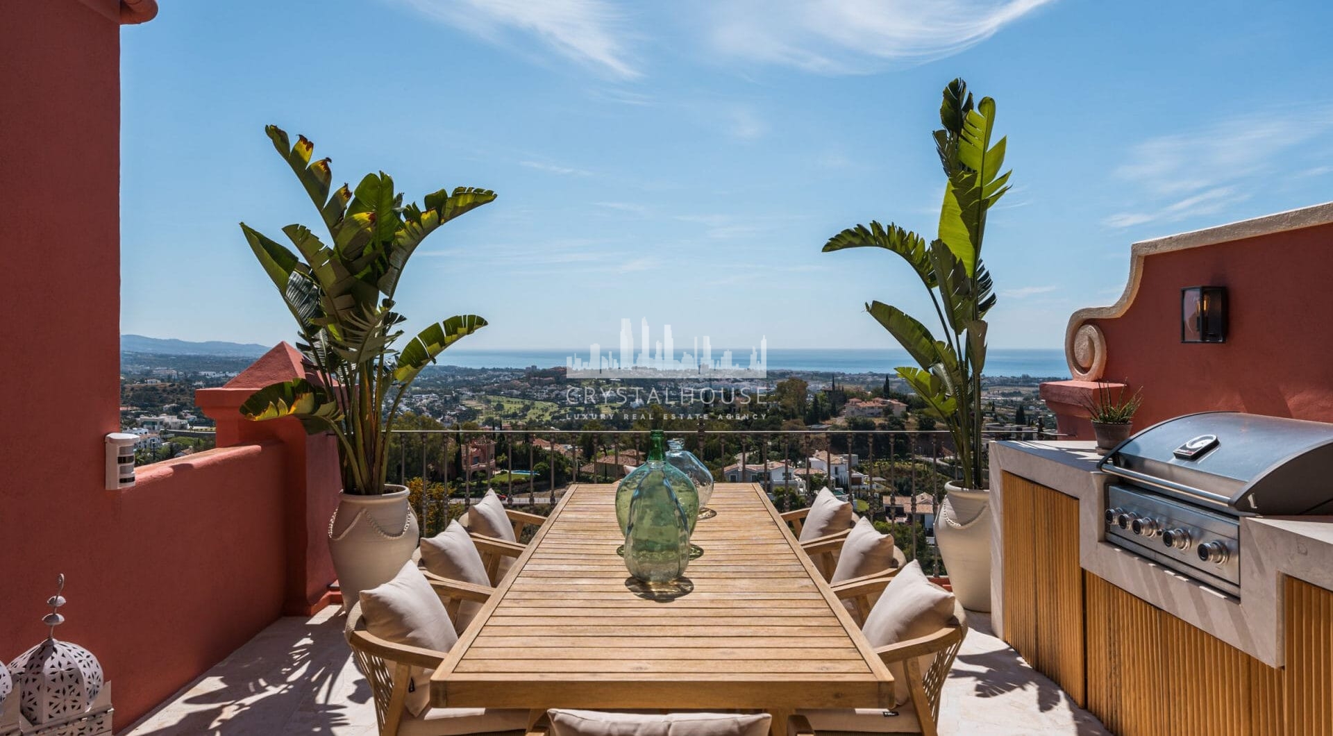 Penthouse Halcon presents a rare opportunity to enjoy sophisticated hillside living in one of Benahavís’ most desirable residential communities.