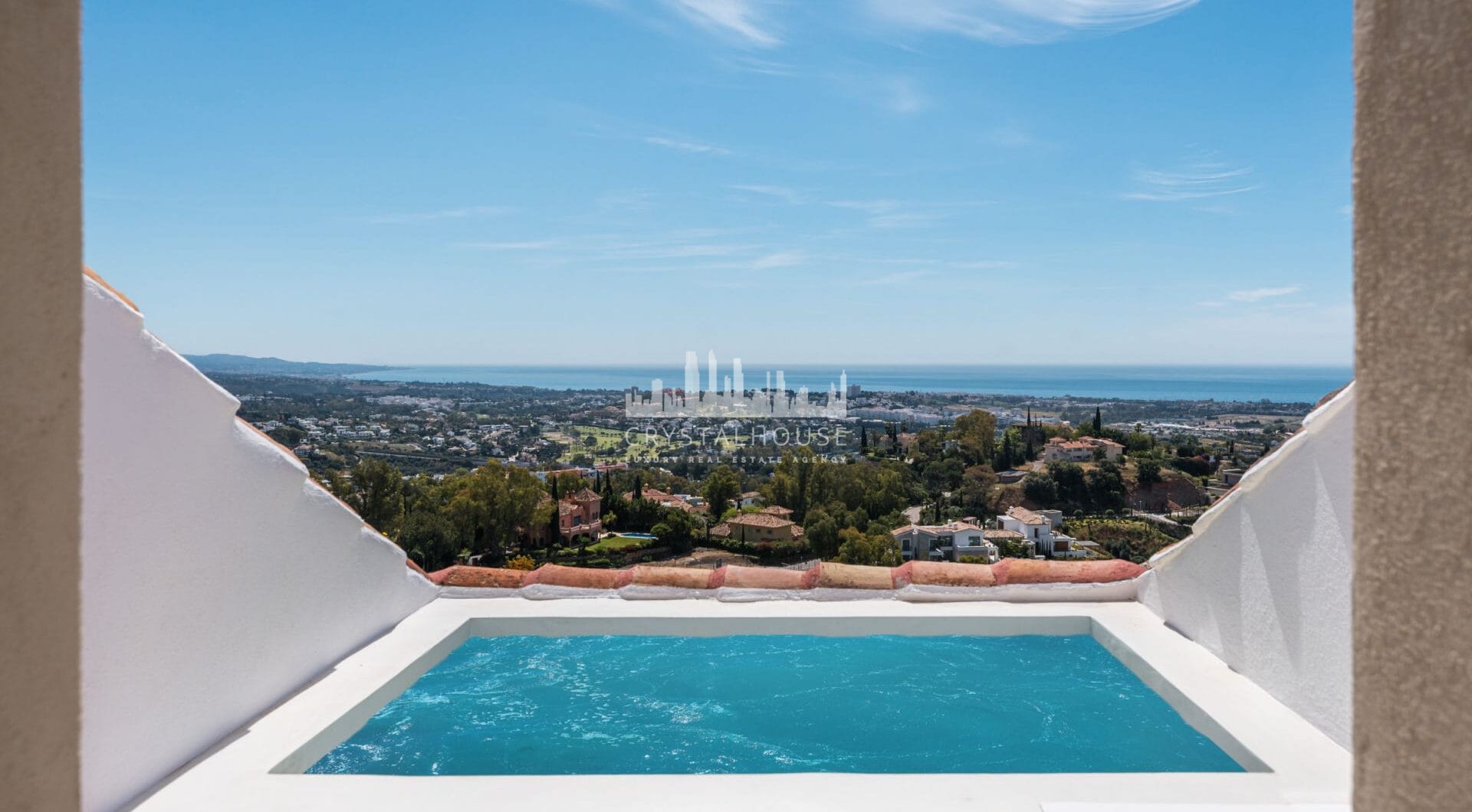 Penthouse Halcon presents a rare opportunity to enjoy sophisticated hillside living in one of Benahavís’ most desirable residential communities.
