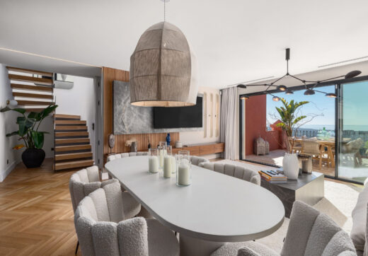 Penthouse Halcon presents a rare opportunity to enjoy sophisticated hillside living in one of Benahavís’ most desirable residential communities.