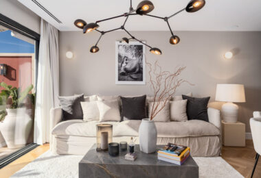 Penthouse Halcon presents a rare opportunity to enjoy sophisticated hillside living in one of Benahavís’ most desirable residential communities.