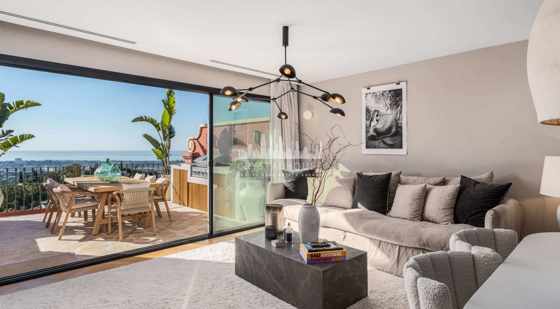 Penthouse Halcon presents a rare opportunity to enjoy sophisticated hillside living in one of Benahavís’ most desirable residential communities.