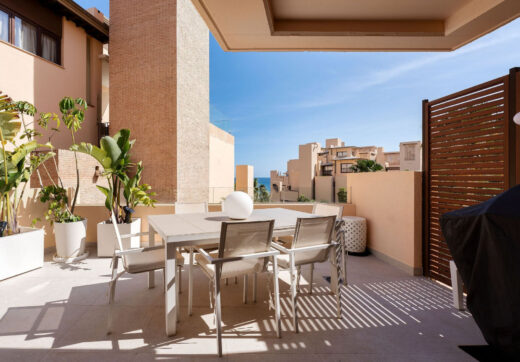 La Sirena represents a rare fusion of traditional elegance and contemporary coastal living in the desirable gated community of Bahía de la Plata, located in Estepona.