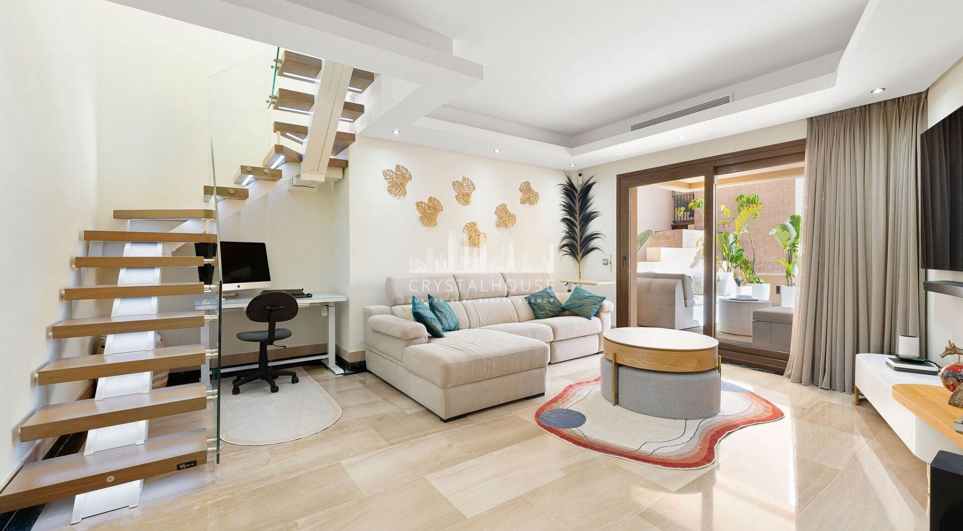 La Sirena represents a rare fusion of traditional elegance and contemporary coastal living in the desirable gated community of Bahía de la Plata, located in Estepona.